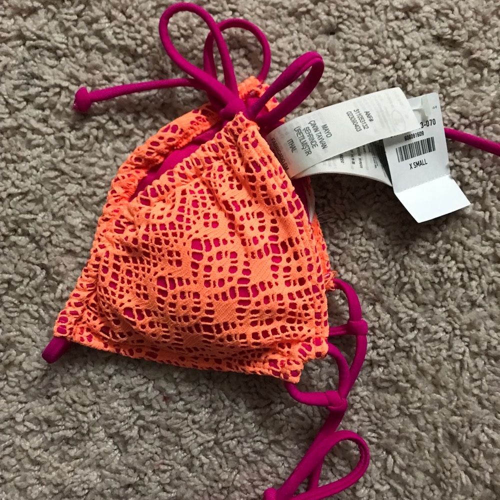 NWT Hollister swim top (xs) - Picture 4 of 4